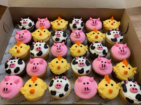 Barnyard Party Cupcakes, Farm Cake And Cupcakes, Barn Cake With Animal Cupcakes, Farm Theme Dessert Ideas, Barnyard Cupcakes Farm Theme, Farm Theme Cupcake Cake, Farm Animal Birthday Cupcakes, Farm Animal First Birthday Cake, Farm Birthday Party Cupcakes