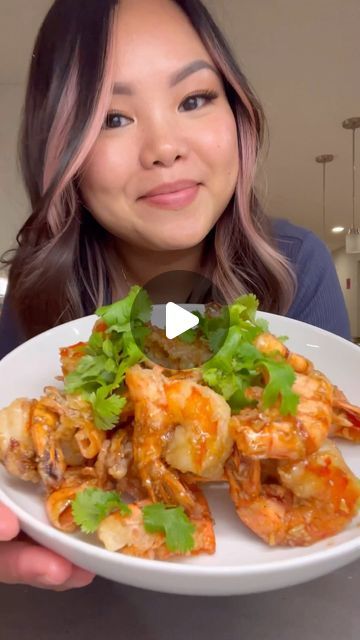 Stephanie | Easy recipes 🔪 on Instagram: "If you’re gonna make any of my recipes at all, this must be the one.  SAVE IT NOW PLZ… or else. You guys don’t understand how good this recipe is!   This dish is inspired by one of my favorite Thai restaurants in Las Vegas called Lotus of Siam and this is my take on one of their signature dishes 🤭  ➡️ Recipe: Crispy Fish Sauce Garlic Prawns 🦐  2 lbs jumbo prawns  1 cup potato starch   3 tbsp garlic, finely minced  2 tbsp oyster sauce  2 tbsp brown sugar  1 tbsp fish sauce  1/2 tbsp oil  1/2 tsp ground black pepper   Neutral oil for frying (2-3 cups)  Cilantro leaves for garnish  1. Pure prawns carefully, leaving the shell hole and hanging off by the tail. Devein prawns. Wash and dry.  2. Prepare the sauce before frying the prawns. In a large pan Shrimp Asian Recipe, Tiger Shrimp Recipes, Stephanie Tea, Pau Recipe, Jumbo Prawns, Prawns Recipe, Restaurants In Las Vegas, Crispy Fish, Garlic Prawns