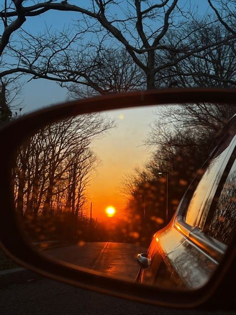 Sunset While Driving, Autumn Photography Portrait, Driving On The Road, Instagram Food Pictures, Sunset Road, Letter Photography, Travel Pictures Poses, Shadow Photos, Cool Wallpapers Cartoon