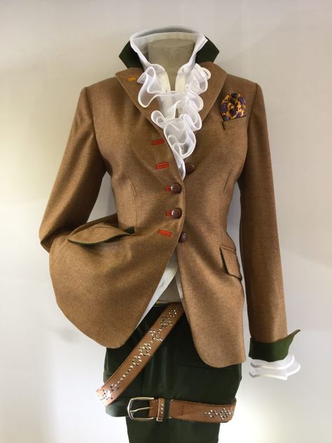 Austrian Style Fashion, Parisienne Fashion, Austrian Jacket, Equestrian Blazer, Equestrian Jacket, Austrian Clothes, Show Coats Equestrian, Countryside Style, Elegant Classy Outfits