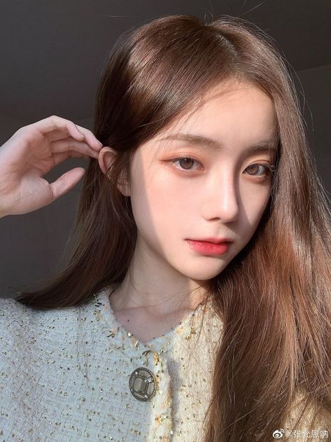 Ulzzang Girl Selca, Makeup Korean Style, Korean Long Hair, Medium Long Haircuts, Uzzlang Girl, Love Is, Long Hair Cuts, Girls Makeup