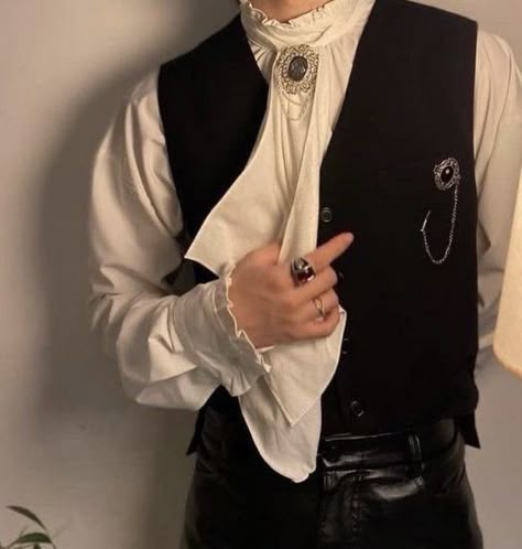 Victorian Aesthetic Outfit Male, Swan Boat, Style Androgyne, Medieval Outfit, Vampire Clothes, Dr Closet, Aesthetic Outfits Men, Holly Black, Victorian Clothing