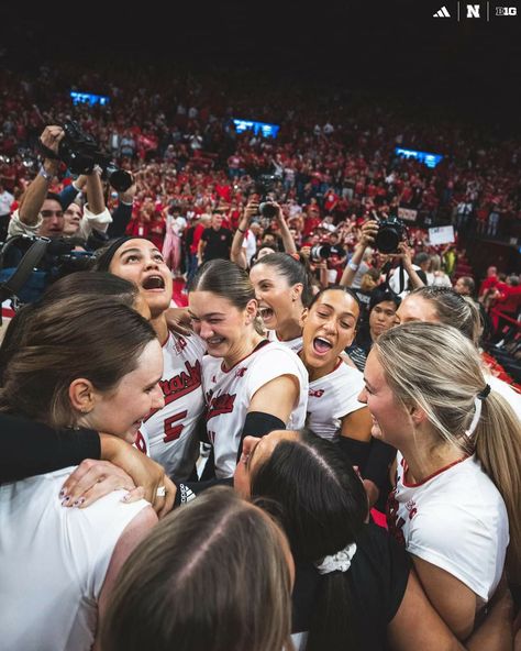 Nebraska Volleyball Aesthetic, Nebraska Volleyball Wallpaper, Volleyball Nebraska, Jamie Robbins, Nebraska Volleyball, Club Volleyball, Volleyball Team Pictures, College Volleyball, Volleyball Wallpaper