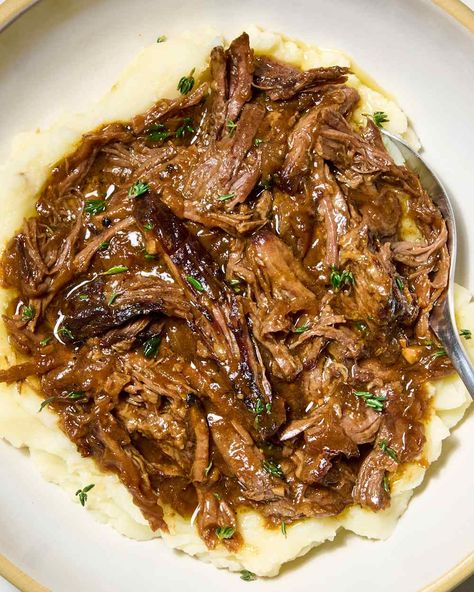 overhead shot of french onion pot roast on top of mashed potatoes in a bowl Dinner With Mashed Potatoes, French Onion Pot Roast, Easy Dinner Ideas For Two, Dinner Ideas Winter, Winter Dinner Ideas, Roast Beast, Classic Pot Roast, Roasted Beef, Roasted Lamb