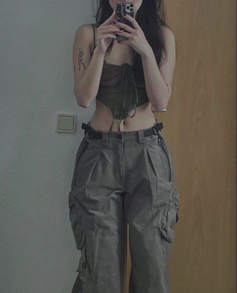 Baggy Pants, Pinterest Fashion, Jeans Shorts, Parachute Pants, Fashion Outfits, My Style, Pants, On Instagram, Clothes