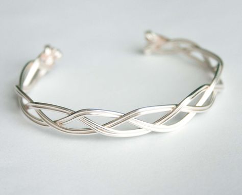 Silver Braided Bracelet, Silver Braided Ring, Braid Cuffs, Diy Wire Jewelry Rings, Wire Jewelery, Gold And Silver Bracelets, Wire Wrap Jewelry Designs, Bracelets Design, Bijoux Fil Aluminium