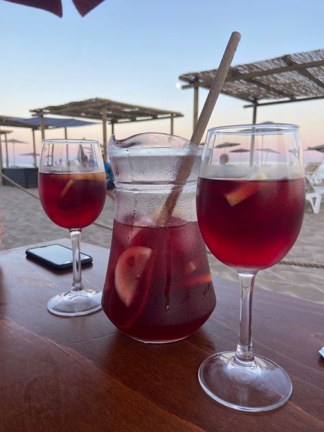 Sangria Aesthetic, Manifestation 2023, Barcelona Wine Bar, Spanish Summer, Sea Vacation, Spain Aesthetic, Beach Food, Vsco Aesthetic, Vision Board Manifestation