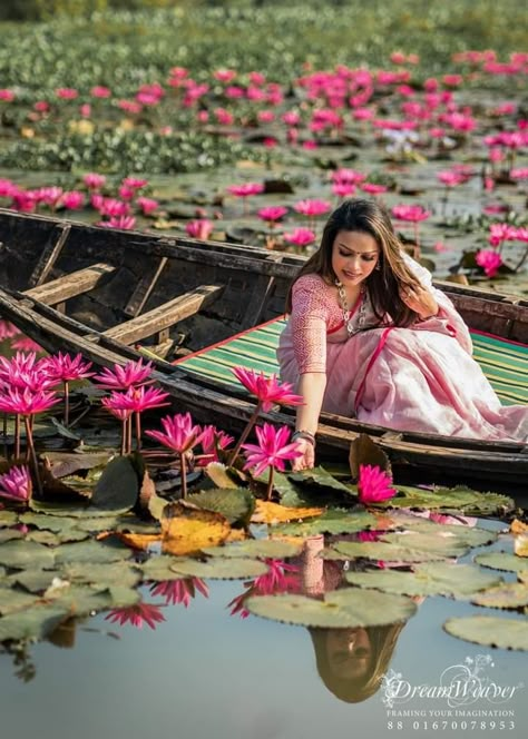 Alakh Niranjan, Pather Panchali, Music Mosaic, Kashmir Photos, Boat Photoshoot, Cute Photo Poses, Hd Photography, Lotus Flower Pictures, Saree Backless