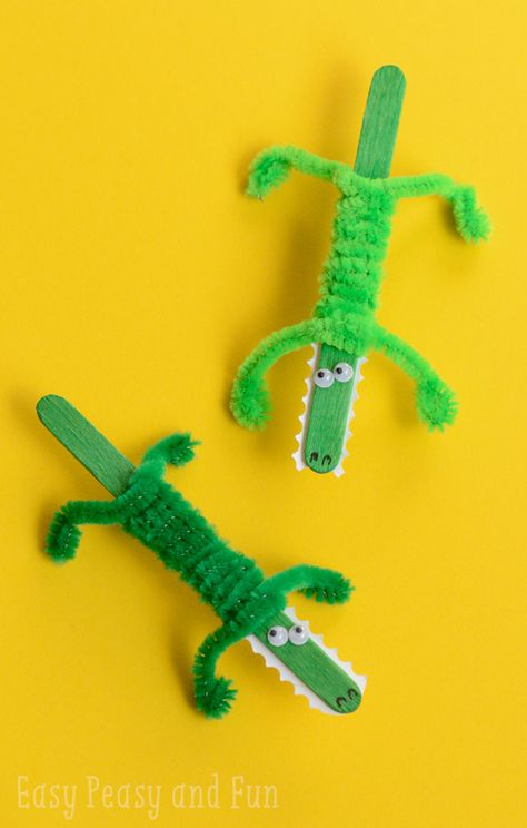 Craft Stick Crocodile Craft Kunst For Barn, Crocodile Craft, Zoo Animal Crafts, Pipe Cleaner Crafts, Cheap Crafts, Animal Crafts For Kids, Popsicle Stick Crafts, Aktivitas Montessori, Seni Origami