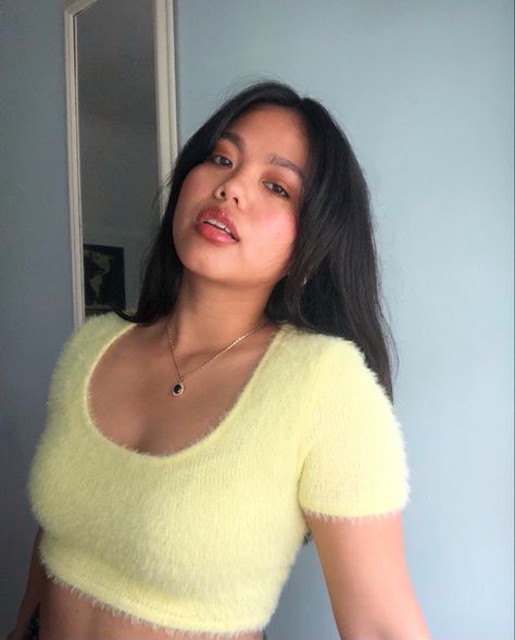 Yellow zara fluffy top filipino girl Fluffy Crop Top, Fluffy Top, Filipino Girl, Top Girl, Zara Crop Top, Yellow Top, Girl Top, To Play, Knitwear