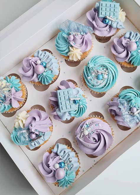 Frozen Sweets Table Ideas, Blue Purple And White Cupcakes, Cupcake Ideas For Wedding, Frozen Cupcakes Ideas, Cupcake Decorating Ideas Creative, Elsa Cupcakes Ideas, Purple And Blue Cupcakes, Frozen Cupcake Ideas, Pretty Cupcakes Ideas Birthday