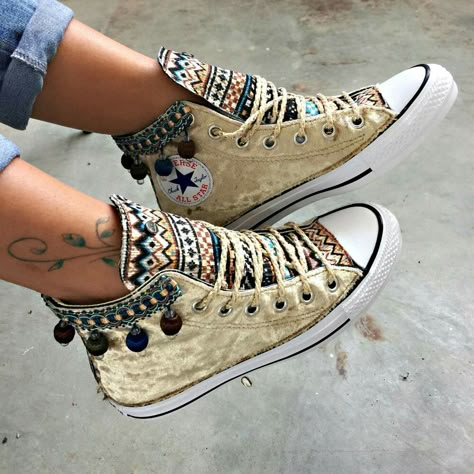 Boho Sneakers, Boho Canvas, Mode Hippie, Estilo Hippie, Embroidered Shoes, 자수 디자인, Converse Sneakers, Painted Shoes, Diy Shoes