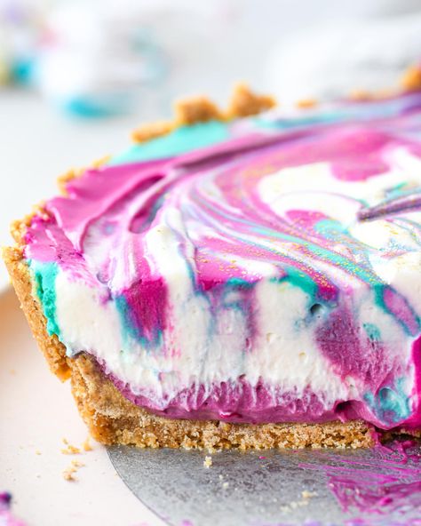 Unicorn Cheesecake, Digestive Cookies, Unicorn Desserts, Natural Food Coloring, Bake Cheesecake, Unicorn Foods, No Bake Cheesecake, Köstliche Desserts, Cream Cheese Filling