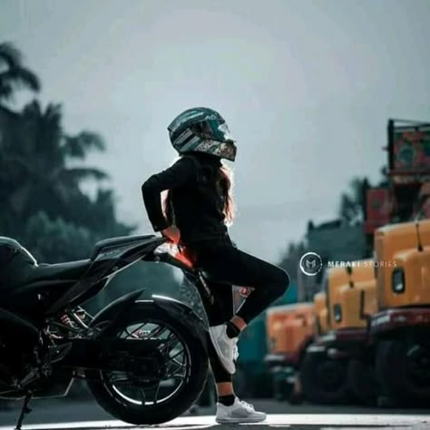 Bike Rider Photography, Attitude Dp, Girl Riding Motorcycle, Biker Photos, Moto Girl, Rider Girl, Biker Couple, Biker Photography, Biker Photoshoot