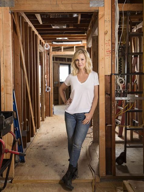 Go Behind the Scenes With The Jennie Garth Project on HGTV : On TV : Home & Garden Television Jenny Garth, Jennie Garth Hairstyles, Janet Gunn Grateful Gardenia, Jennie Garth 90210, Jenny's Wedding Movie, Hgtv Shows, Jennie Garth, Melrose Place, Shannen Doherty