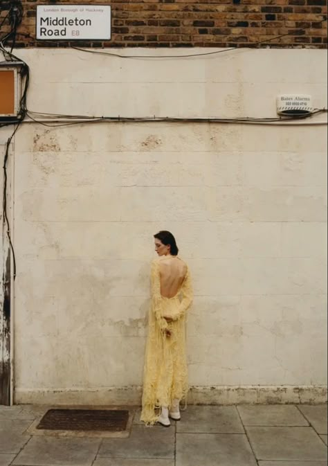 Paris Street Photography, Museum Photoshoot Ideas, Fashion Photoshoot Editorial, Athens Fashion, London Editorial, City Shoot, Timeless Photography, Museum Fashion, Editorial Shoot