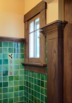 Arts & Crafts style bathroom with green tile -- Design by Joseph G. Metzler & Steven Buetow -- Construction by Mike Otto Construction -- Photographs by Korab Photo Tile Wainscot, Mission Style Bathroom, Craftsman Style Bathroom, Fantasy Bathroom, Craftsman Style Bathrooms, Bath Design Ideas, Arts And Crafts Bathroom, Craftsman Interiors, Mississippi Queen