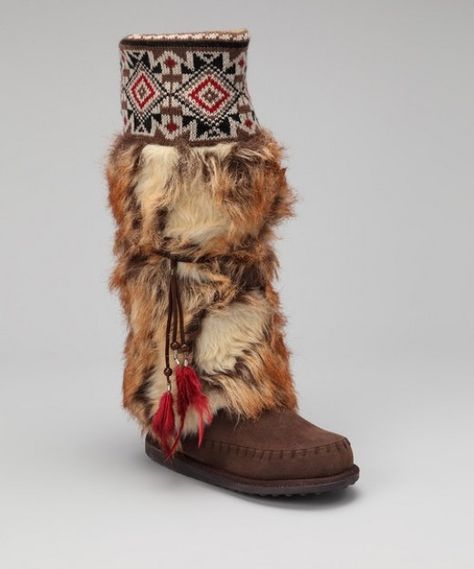 minnetonka mukluk high - Google Search Indian Boots, Mukluk Boots, Fuzzy Boots, Boho Boots, Moccasin Boots, Moon Boots, Fur Boots, Designer Boots, Moccasins