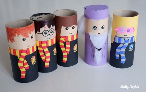 Activités créatives enfants #HarryPotter en #rouleaupapiertoilette Harry Potter Art Projects, Harry Potter Diy Crafts, Diy Harry Potter Crafts, Harry Potter Day, Harry Potter 6, Harry Potter Painting, Harry Potter Bday, Harry Potter Room Decor, Harry Potter Classroom