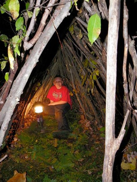 childrens play forts -- awesome outdoor fort, good activity for weekend at the beach cabin.. Fort Inspiration, Stick Fort, Amazing Playgrounds, Outdoor Forts, Fort Ideas, Backyard Fort, Fort Building, Play Fort, Bushcraft Shelter