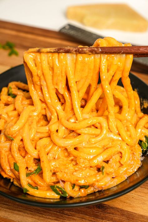 Egg Noodles Dishes Asian, Garlic Udon Noodle Recipe, Saucy Ramen Noodles, Udon Pasta Recipe, Recipes For Udon Noodles, Cantonese Egg Noodles, Korean Cheese Noodles, Cheesy Udon Noodles, What To Make With Udon Noodles