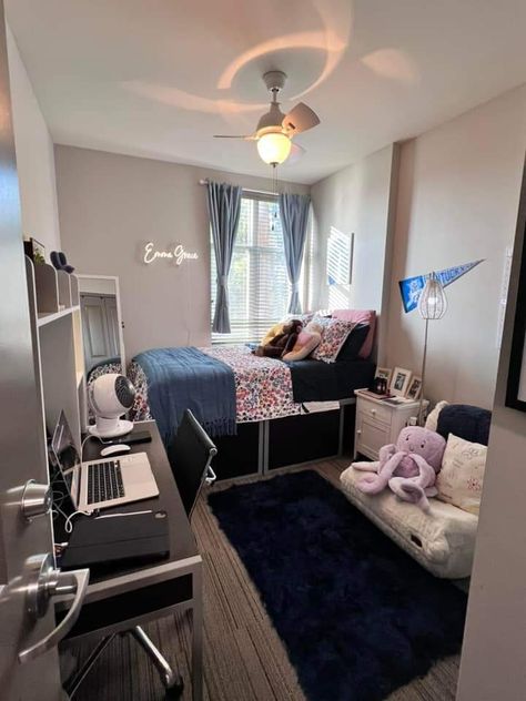 Spelman College Dorms, College Apartment Bedroom Layout, Apartment Bedroom Layout, Small College Apartment Bedroom, Suite Room Design, Small College Apartment, Pretty Dorm Room, Luxury Dorm Room, College Apartment Bedroom