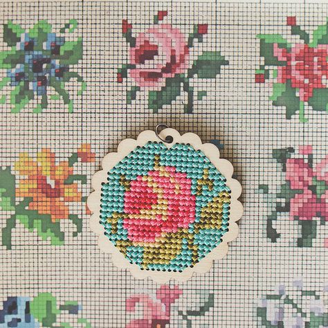 romancenoire:    (via Cross Stitch: floral pendant « ohmygoodknits! // a knitting & crochet blog) Miniature Needlepoint, Art Perle, Crochet Blog, Afghan Patterns, Diy Cross Stitch, Floral Pendant, Marianne Design, Bath Sets, Cross Stitch Flowers