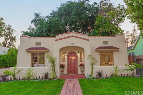 Charming Spanish Bungalow - Pasadena, CA - A lovely classic Pasadena home gets a new owner. Small Adobe House Spanish Style, Spanish House With Garage, Spanish Bungalow Exterior, Spanish Mission Exterior, Mediterranean Bungalow, Adobe Revival Home Exterior, California Spanish Bungalow, Los Angeles Spanish Bungalow, Bungalow Heaven Pasadena