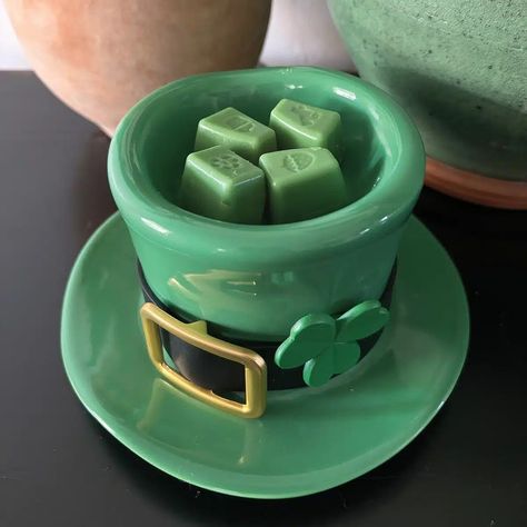 Scentsy February 2024 Warmer & Scent of the Month - Lucky Leprechaun Hat + Shamrock Splash Scentsy February Warmer Of The Month 2024, Scentsy February Warmer Of The Month, Scentsy February, Scentsy 2024, Scentsy Oils, Scentsy Marketing, Scentsy Fall, Lucky Leprechaun, Candle Wax Warmer