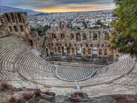 Ancient Greece Theatre, Ancient Greek Landscape, Ancient Greece Mythology, Ancient Theater, Ancient Theatre, Greek Buildings, Ancient Greek Theatre, Greece Landscape, Greek Theater