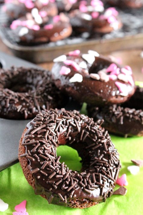 Vegetarian Zucchini Recipes, Doughnut Recipes, Recipes To Try At Home, Cookie Bars Easy, Healthy Fruit Desserts, Baked Donut Recipes, Baked Zucchini, Food Chocolate, Doughnut Recipe