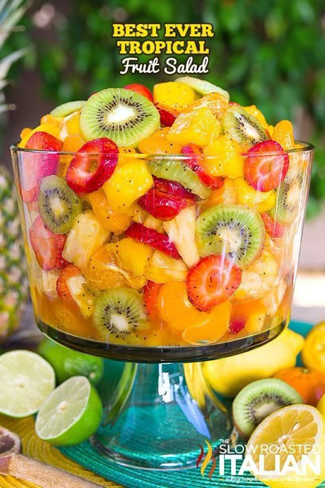 Summer Sides Recipes, Easy Fruit Salad Recipes, Tropical Fruit Salad, Best Fruit Salad, Dressing For Fruit Salad, Diy Easy Recipes, Fruit Salad Easy, The Slow Roasted Italian, Decorações Com Comidas