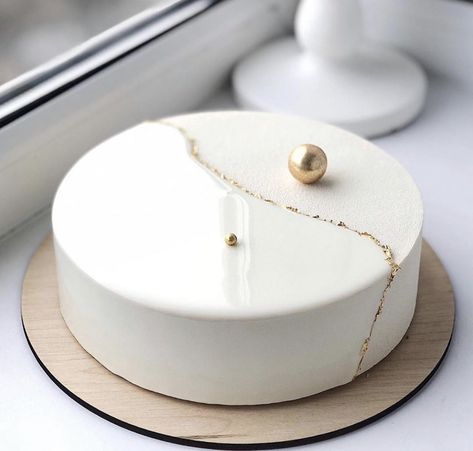 Mirror Glaze Wedding Cake, Mirror Glaze Cake Decoration, Glaze For Cake, Mirror Glaze Cake, Mirror Cake, Elegant Birthday Cakes, Beautiful Birthday Cakes, Pretty Birthday Cakes, Cute Birthday Cakes