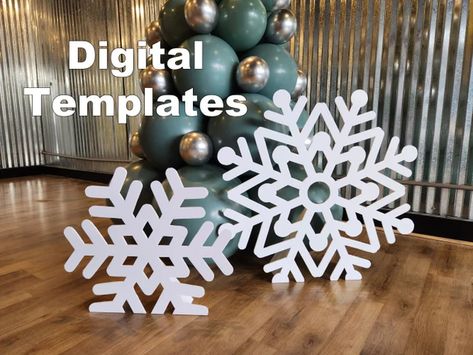 EventAnswer - Etsy How To Make Large Snowflakes, Giant Snowflakes Diy, Snowball Decorations, Snowflake Gender Reveal, Diy Winter Wonderland Decorations, Giant Snowflakes, Winter Wonderland Christmas Party, Winter Baby Shower Themes, Snowflake Party