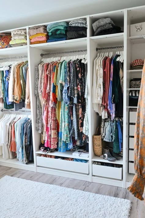 organized closet Maximize Small Closet Space, Maximize Small Closet, Closet Organizing Ideas, Best Closet Organization, Shop Shelving, Organized Closet, Small Closet Space, Closet Renovation, Closet Layout