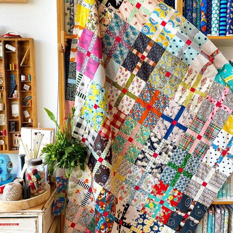 Emma Di Stefano on Instagram: “My ‘Crossroads’ quilt has been a star performer this year - something about the mix of fabrics, the red centres and the quick machine sew I…” Crossroads Quilt, Plus Quilt, Cross Quilt, Quilts Patterns, Block Quilt, Scrap Quilt Patterns, Pretty Quilt, Pdf Quilt Pattern, The Crossroads