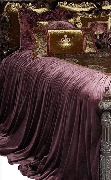 Modern Luxury Bed, Velvet Bedding, Luxury Duvet Covers, Luxury Bedding Set, Luxury Bedding Collections, Vintage Bedroom, Luxury Bedding Sets, Bed Linens Luxury, Beautiful Bedding