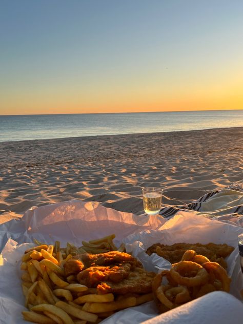 #aestheticsunset #beach #cutesunset Fish And Chips Aesthetic Beach, Fish And Chips On The Beach, Romanticizing Running, 20th Bday, Summer Roadtrip, Fast Meals, Picnic Dinner, Dream Dates, Caravan Holiday