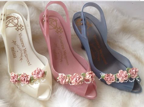 Melissa Jelly Shoes, Pretty Heels, Bead Flower, Heart Shoes, Classy Shoes, Vintage Heels, Fancy Shoes, Cute Heels, Girly Shoes