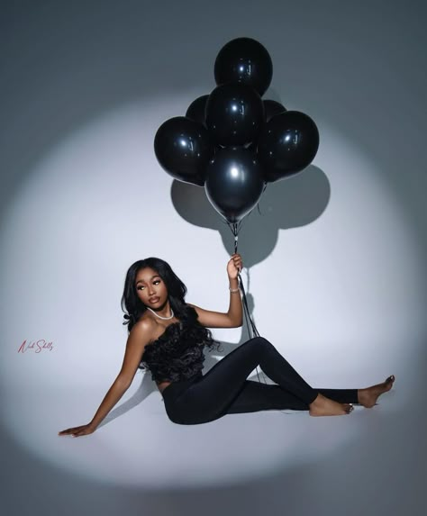 Black And Purple Photoshoot, Photoshoot Ideas 13th Birthday, Black And Silver Photoshoot, Black Balloon Photoshoot, 18th Birthday Photoshoot Ideas Black, 17 Birthday Photoshoot Ideas, All Black Birthday Photoshoot, Black Balloons Photoshoot, 17 Birthday Photoshoot