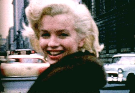 Vintage Americana Gif, Old Hollywood Gif, Coquette Gif, Sue Lyon, Marilyn Monroe Gif, Aesthetic Gifs, Jane Russell, Chinese Theatre, Marilyn Monroe Photos