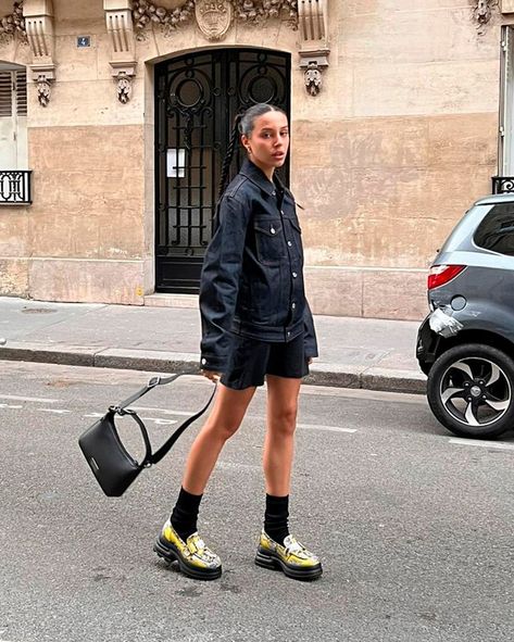 Content creator Maina Suarez looks youthful and confident in a comfortable and chic trans-seasonal look that features the printed Jules platform buckled loafers and black Jules leather chain-embellished bag. 

#bothxCharlesKeith
#CharlesKeithFW22
#ImwithCharlesKeith

Products featured:
Jules Platform Buckled Loafers and Jules Leather Chain-Embellished Bag Boston Outfits, Outfit Inso, Funky Outfits, Charles Keith, Winter 2022, Cool Street Fashion, Outfit Goals, Content Creators, Content Creator