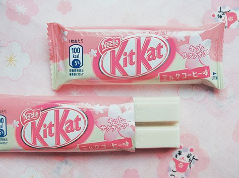 ❤ Blippo.com Kawaii Shop ❤ Japanese Kit Kat, Tout Rose, Cute Snacks, Pink Foods, Japanese Candy, Japanese Snacks, Japanese Sweets, Kawaii Food, Kawaii Aesthetic