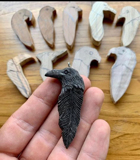 Raven pendant by @woodzard. #woodcarving #carving #whittle #dailywoodcarving | Instagram Crow Wood Carving, Raven Wood Carving, Simple Wood Carving Ideas For Beginners, Simple Carving Ideas, Wood Carved Pendants, Things To Make Out Of Wood, Small Wood Carving Ideas, Easy Woodcarving, Carving Ideas Wood