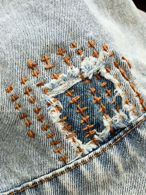 Visible Mending Jeans, Jean Mending, Visible Mending Stitches, Boro Stitching, Denim Repair, Mending Clothes, Sashiko Pattern, Textile Art Embroidery, Sashiko Embroidery