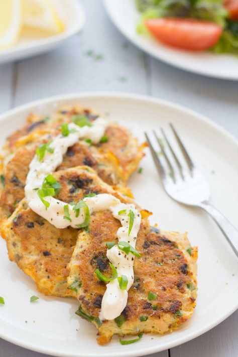 These TASTY low FODMAP salmon fritters are not only DELICIOUS but also high in CALCIUM which provides a great alternative to those intolerant to dairy products. These also make fantastic burger patties! #lowFODMAP #dairyfree #glutenfree #salmon #fritters #calcium Low Fodmap Salmon Patties, Low Fodmap Salmon, Fodmap Salmon, Salmon Fritters, Fodmap Sweets, Fodmap Dinner, Fodmap Meals, Low Fodmap Vegetables, Fodmap Lunch