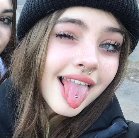 Face Piercings, Cool Piercings, Cute Piercings, Tongue Piercing, Makeup Eye Looks, American Beauty, Piercing Tattoo, Body Mods, Cute Makeup