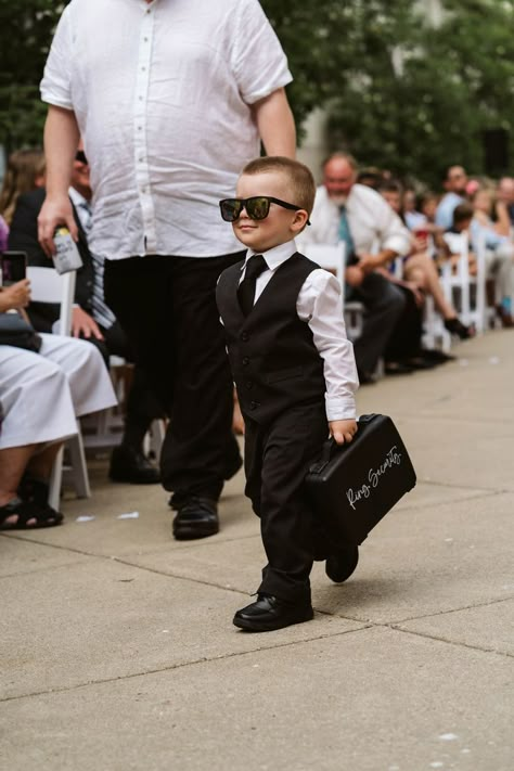 Ring Bearer Outfit Black And White, Ring Security Ring Bearer Outfit, Ring Bearer Aesthetic, 2 Ring Bearer Ideas Boys, Ring Barrier Ideas Boys, Ringbearer Cute Ideas, Ring Bear Outfit, Ringbearers Outfits, Ring Boy Wedding