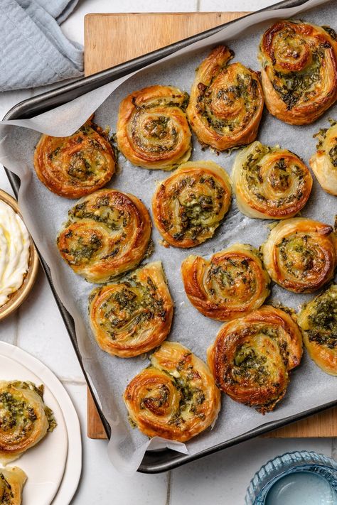 These Spinach and Feta Pinwheels are a quick spin on Greek Spanakopita. Baked Feta With Olives, Feta With Olives, Feta Pinwheels, Greek Spanakopita, Greek Spinach Pie, Baked Feta, Spinach Feta, Pinwheel Recipes, Greek Flavors