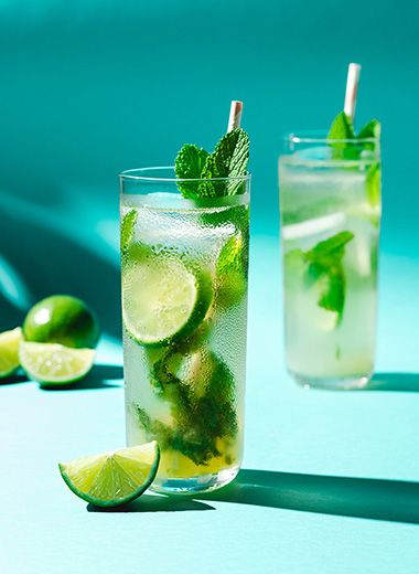 Classic Mojito Mocktail Recipe Mocktail Mojito, Non Alcoholic Mojito, Mojito Recipe Classic, Easy Mocktails, Cocktail Inspiration, Mojito Drink, Classic Mojito, Rum Tasting, Best Summer Cocktails